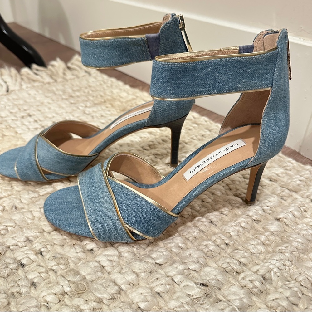DVF Diane von Furstenberg Denim Gold Trim Heels – Size 6.5M (EU 36.5)